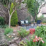 Maison Climatisee Avec Jardin Au Coeur De - Fr-1-616-399 *