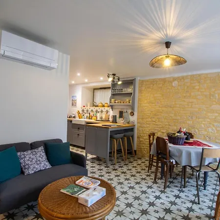 Maison Climatisee Avec Jardin Au Coeur De - Fr-1-616-399 *