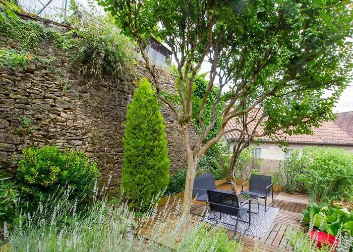 Maison Climatisee Avec Jardin Au Coeur De - Fr-1-616-399 *