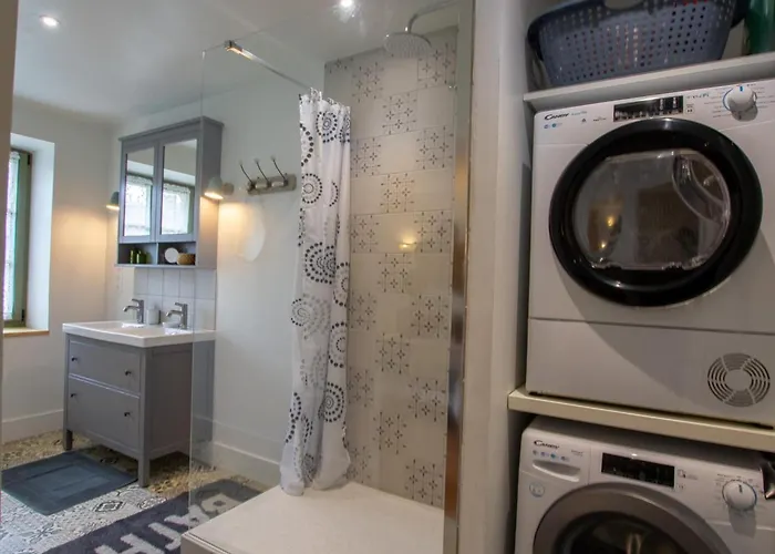 Maison Climatisee Avec Jardin Au Coeur De - Fr-1-616-399 *