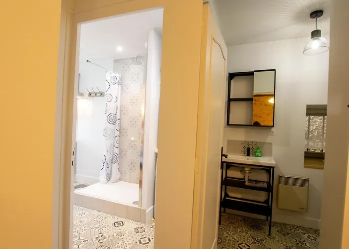 Maison Climatisee Avec Jardin Au Coeur De - Fr-1-616-399 بيت للعطل *