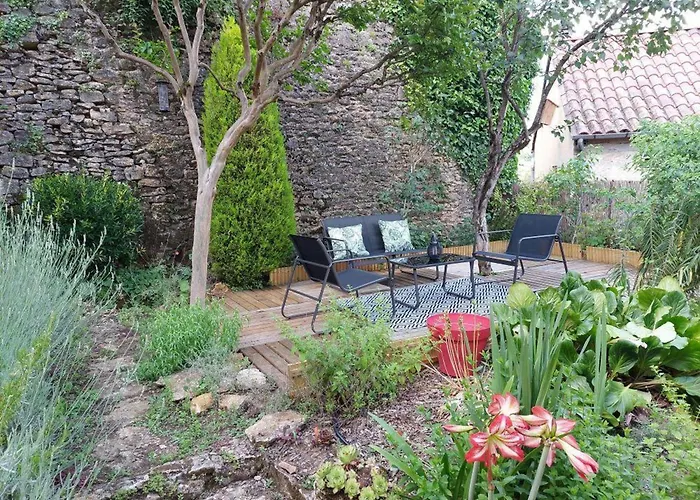 Maison Climatisee Avec Jardin Au Coeur De - Fr-1-616-399 *